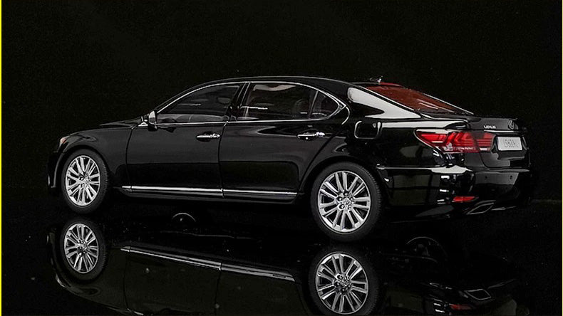 AUTOart Lexus LS600hL 1:18 Diecast Model Car