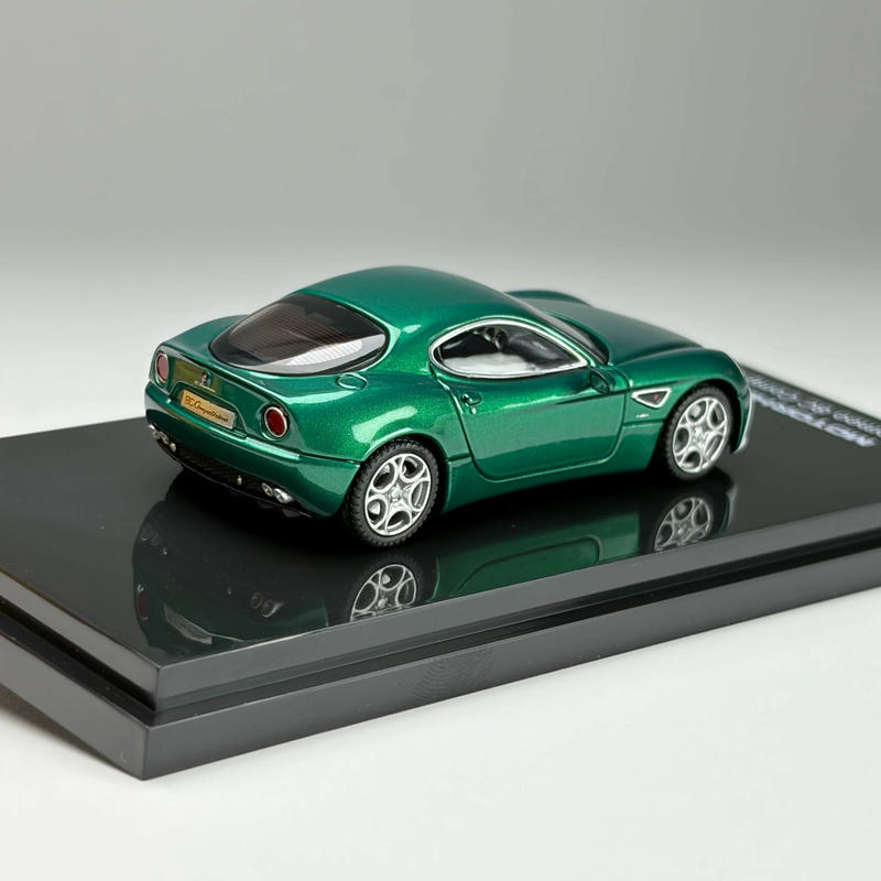 MotorHelix 1:64 Alfa Romeo 8C Competizione (2008) Diecast Model