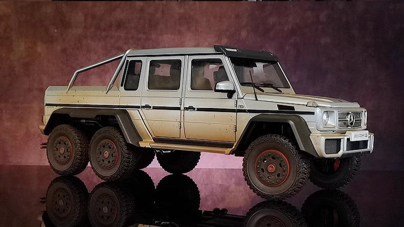 Mercedes-Benz G63 AMG 6×6 – 1:18 Diecast Model by AUTOart (Six-Wheel Functional Edition with Gift Packaging)（76305））
