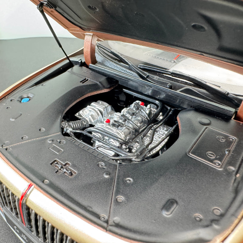FAW Hongqi H9 1:18 Die-Cast Alloy Model with Solid Wood Base