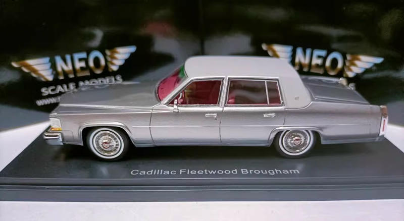 NEO 1:43 Cadillac Fleetwood 1982 Resin Model