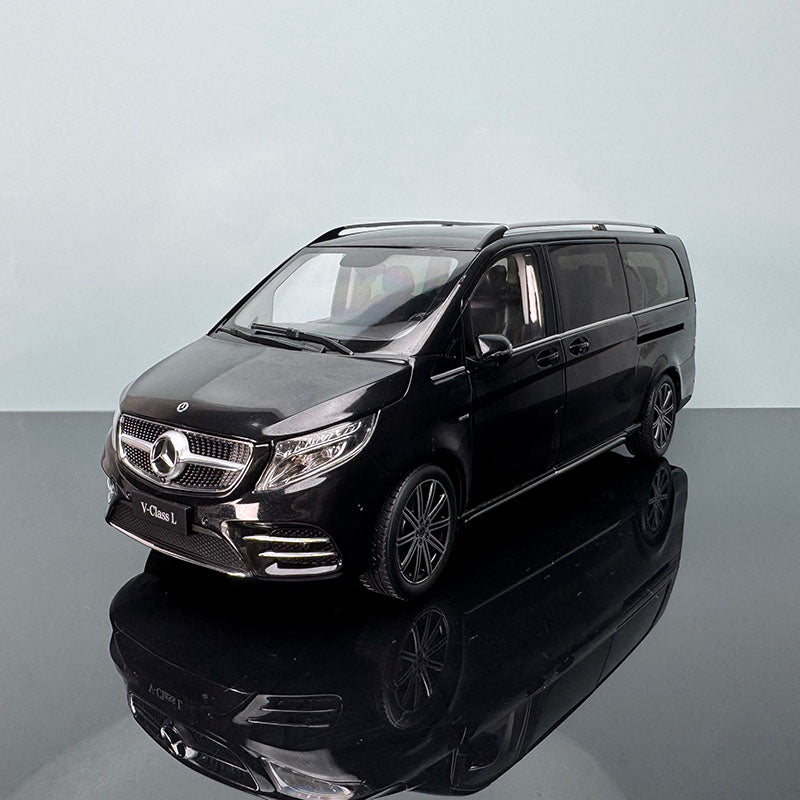 Mercedes-Benz V-Class V260 Diecast Model – 1:18 Scale Collectible