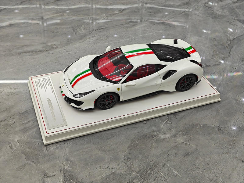 Dino Model 1:18 Ferrari 488 Pista Resin (Fully Open) Model