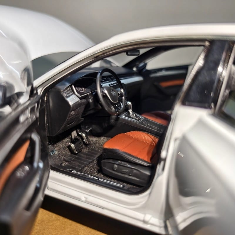 FAW-Volkswagen CC 2018 1:18 Diecast Model Car