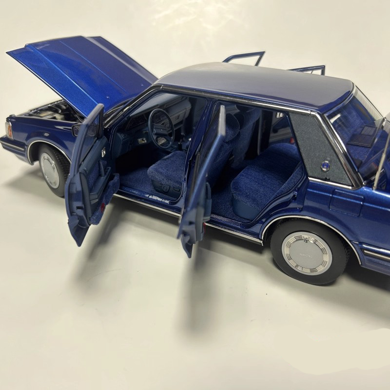 Xiao Guang 1:18 Toyota Crown MS122 Diecast Model Car