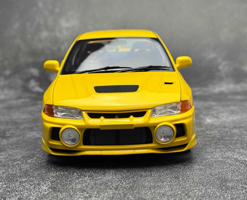 MotorHelix 1:18 Mitsubishi Lancer EVO 4th Generation Diecast Car