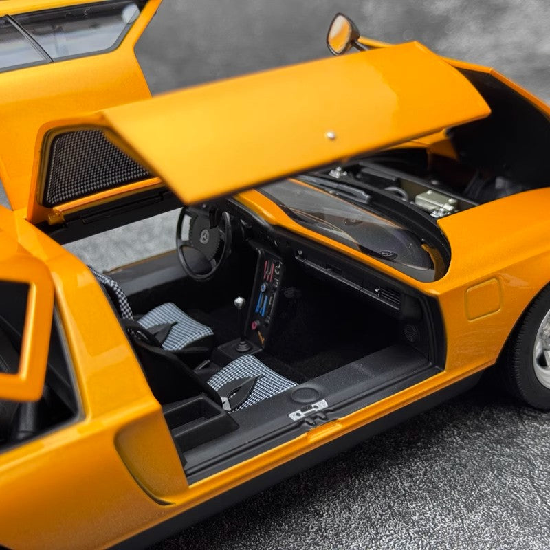 NOREV 1:18 Alloy Model – Iconic Vertical Engine Design with Opening Features