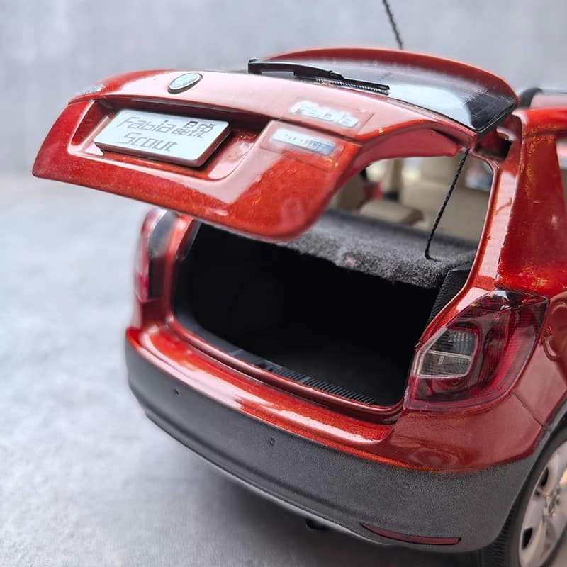 Original 1:18 Shanghai Volkswagen Skoda New Fabia Diecast Model Car