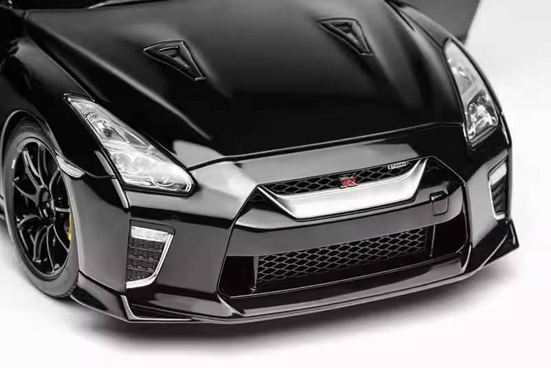 MotorHelix 1:18 Nissan GT-R (R35) Track Edition