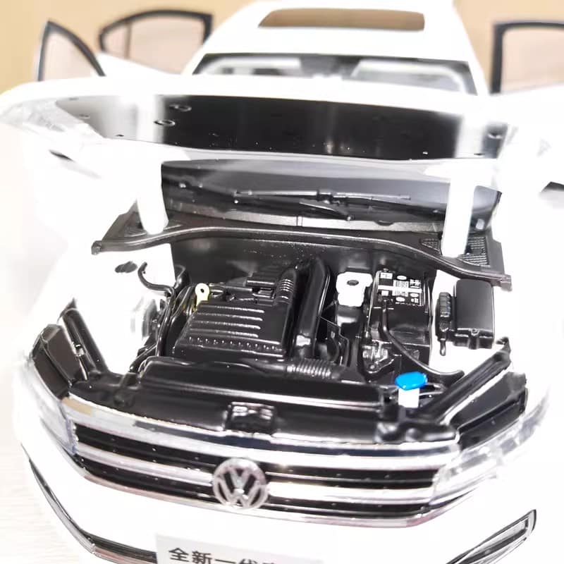 original 1:18 Volkswagen Bora Diecast Model Car