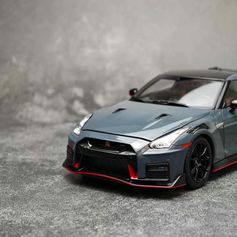 PUADI Nissan GT-R NISMO R35 2022 1:18 Alloy Diecast Model Car