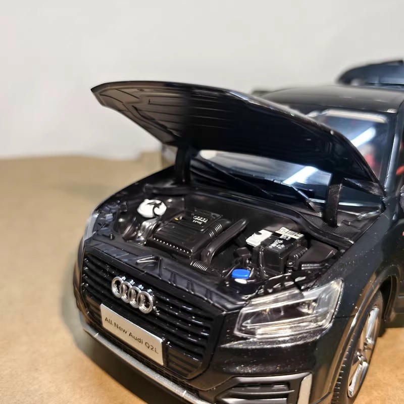 1:18 Audi Q2L Diecast Model Car