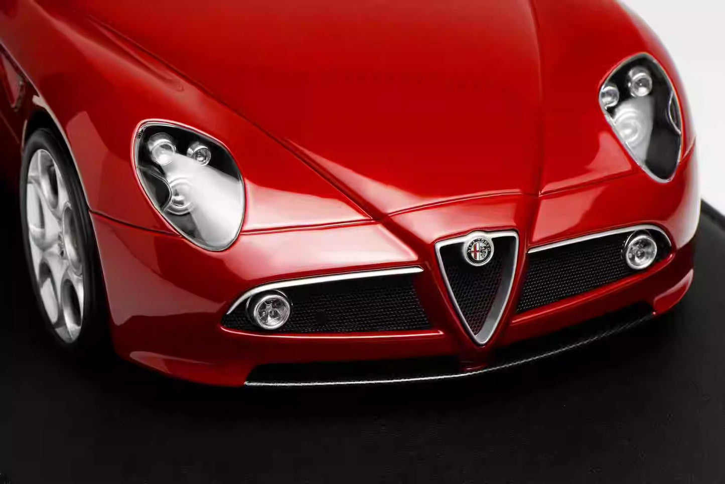 MotorHelix 1:18 Alfa Romeo 8C Resin Model