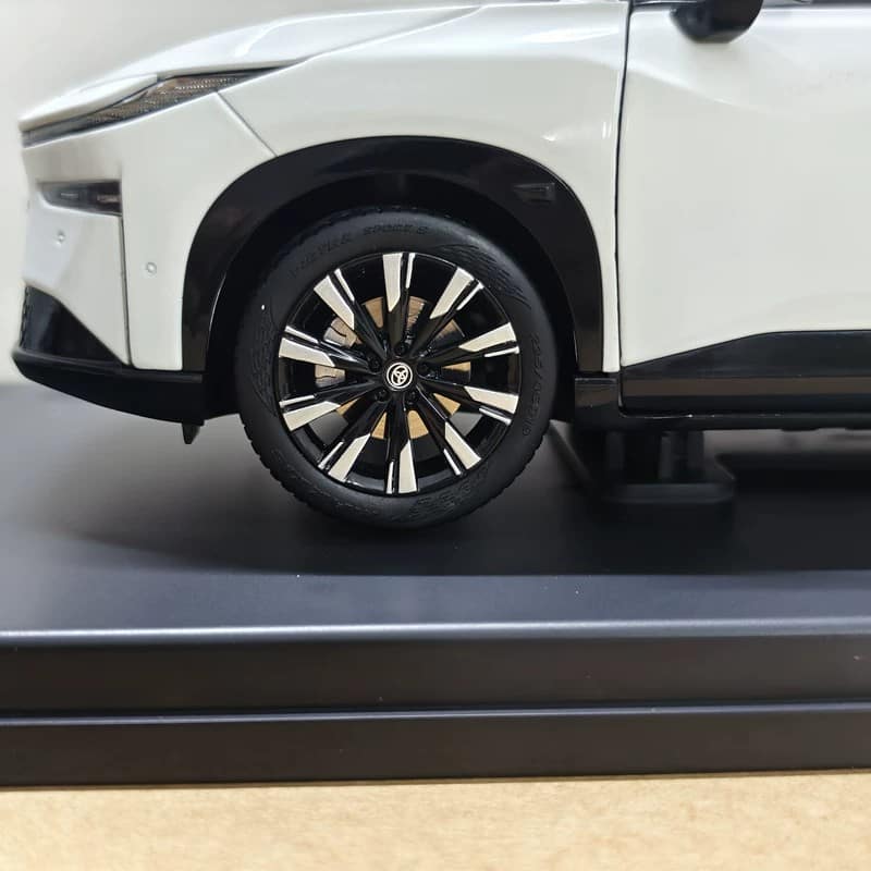 Official 1:18 GAC Toyota bZ3X Diecast Model Car – Alloy New Energy SUV Collector