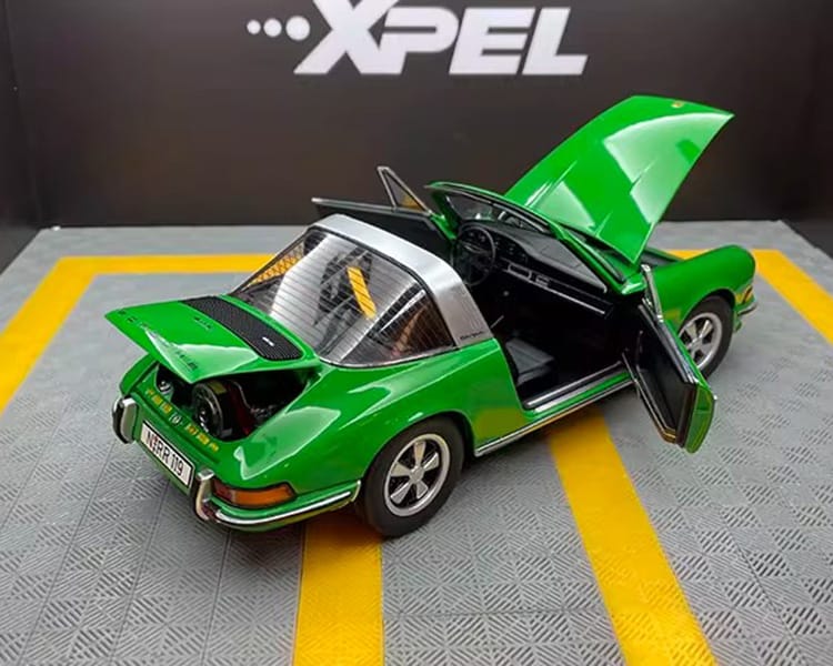 Schuco Porsche Cayman GT4 911 1:18 Diecast Model Car