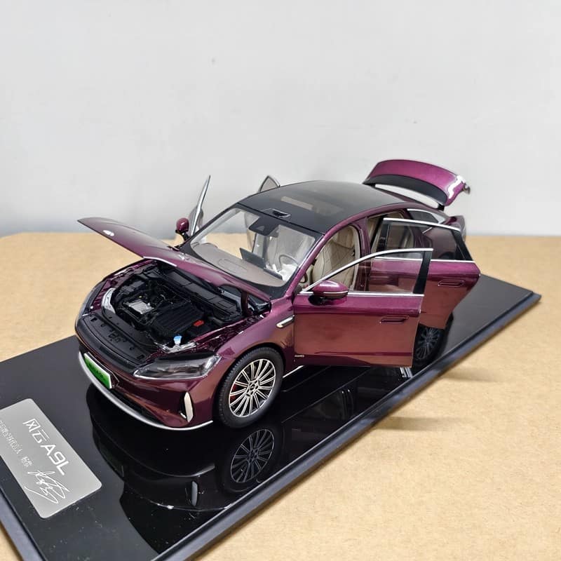 OEM Chery Fengyun A9L 1:18 Diecast Model Car