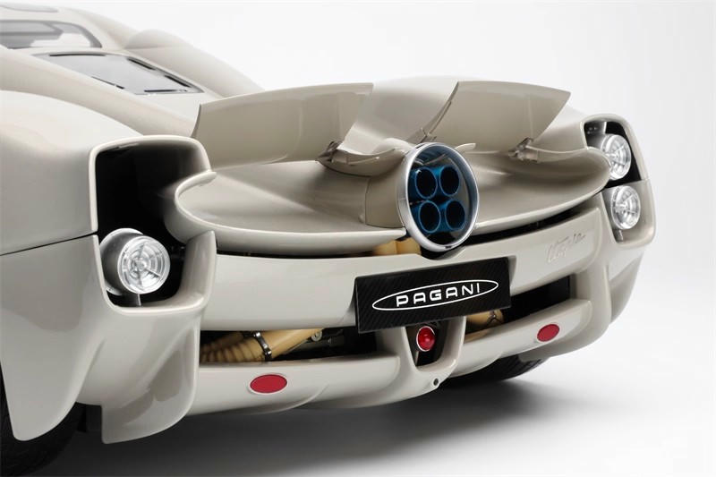 Pocher 1:8 Pagani Utopia Assembly Car