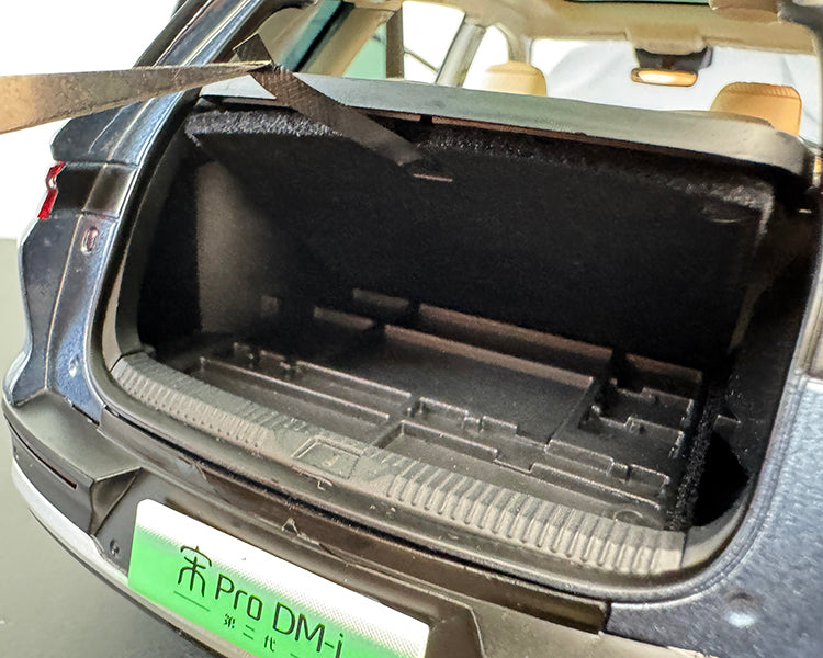 BYD Song PRO DMi 1:18 Diecast Alloy Model SUV (Static Display Edition – Functional Details)