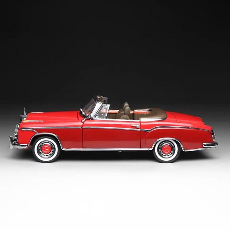 SunStar 1:18 1960 Mercedes-Benz 220SE Diecast Car