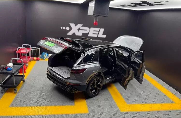 1:18 Audi Q5 e-tron Diecast Model Car with Lights