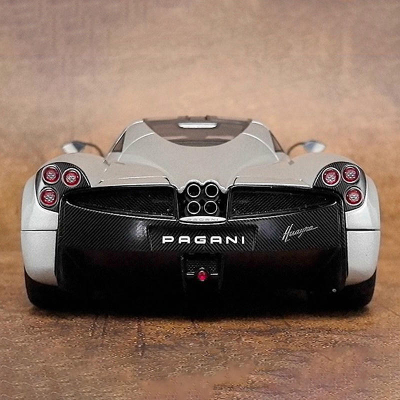 AUTOart Pagani Huayra 1:18 Diecast Car