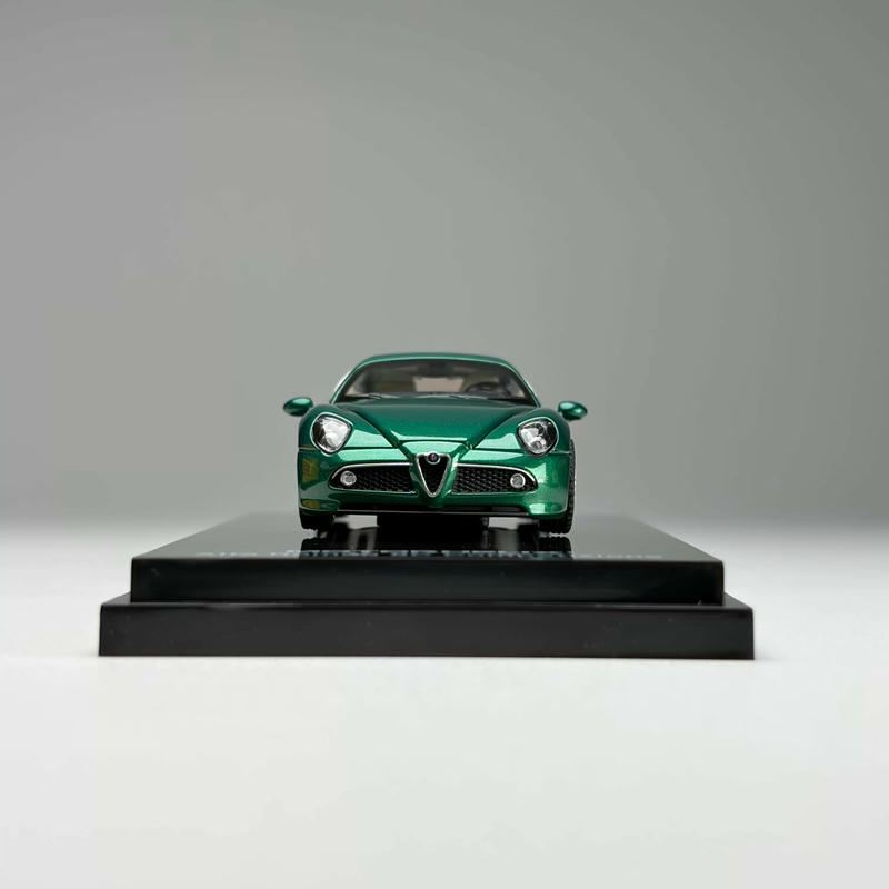 MotorHelix 1:64 Alfa Romeo 8C Competizione (2008) Diecast Model
