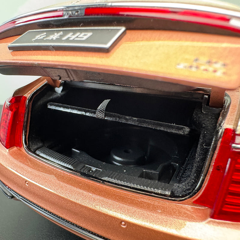 FAW Hongqi H9 1:18 Die-Cast Alloy Model with Solid Wood Base