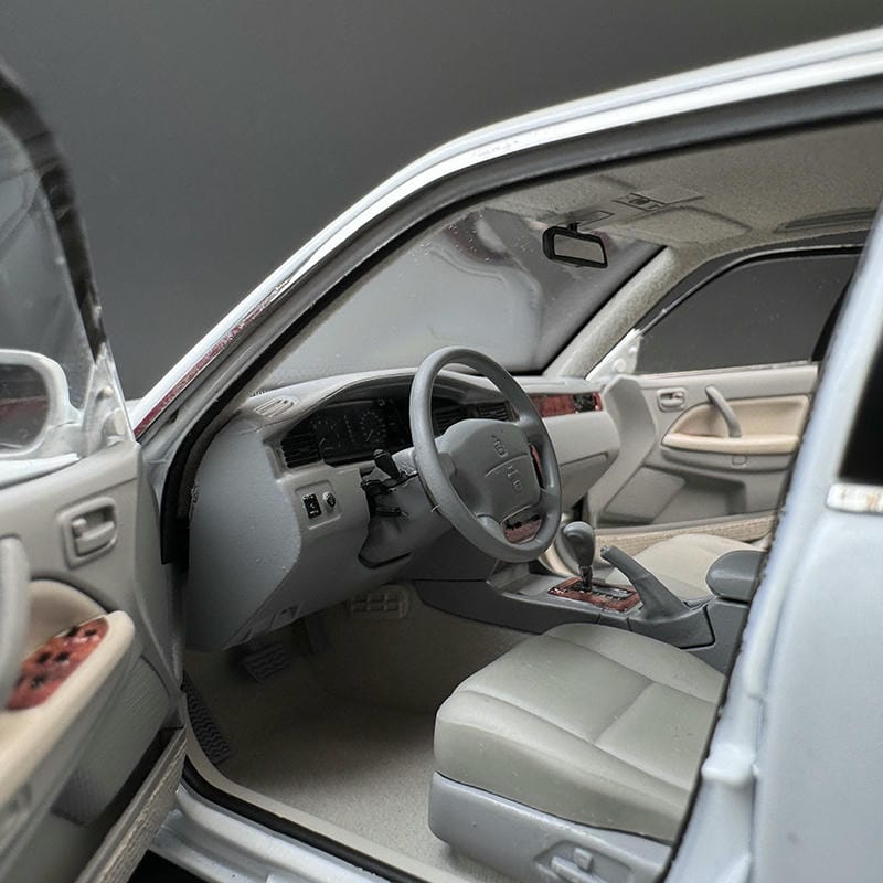 1:18 Scale Toyota Crown 155 Diecast Model Car – Alloy Build with Opening Doors, Hood, Trunk &amp; Functional Steering