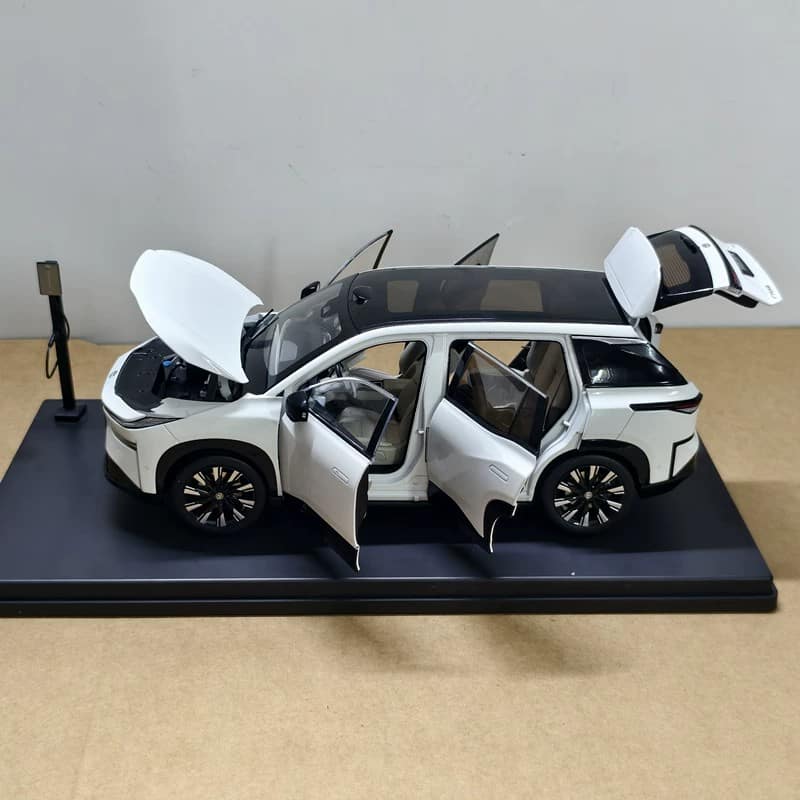 Official 1:18 GAC Toyota bZ3X Diecast Model Car – Alloy New Energy SUV Collector