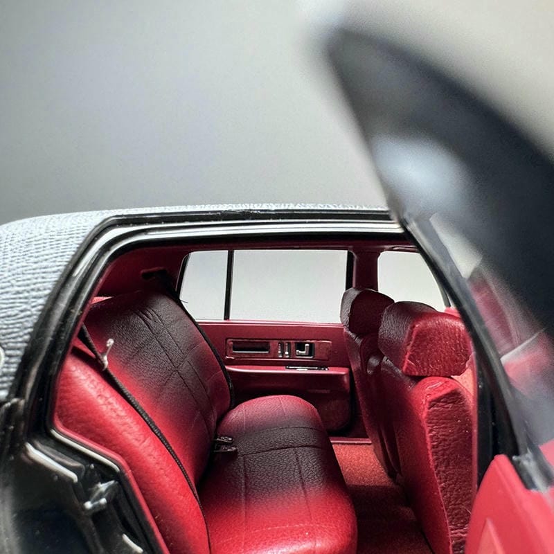 Xiaoguang 1:18 Cadillac Wood Die-Cast Model Car