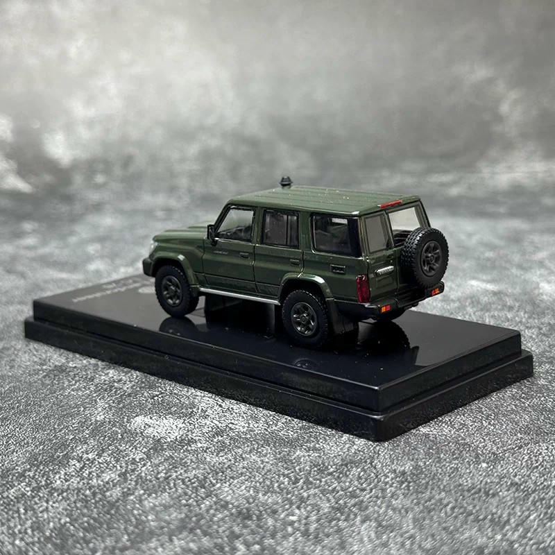 PARA 1:64 Toyota Land Cruiser 76 2014 Diecast Model Car