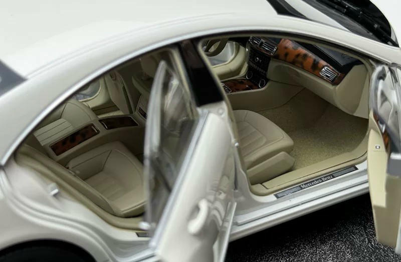 Norev 1:18 Mercedes-Benz CLS-Class Coupe (C218) 2011 Diecast Model