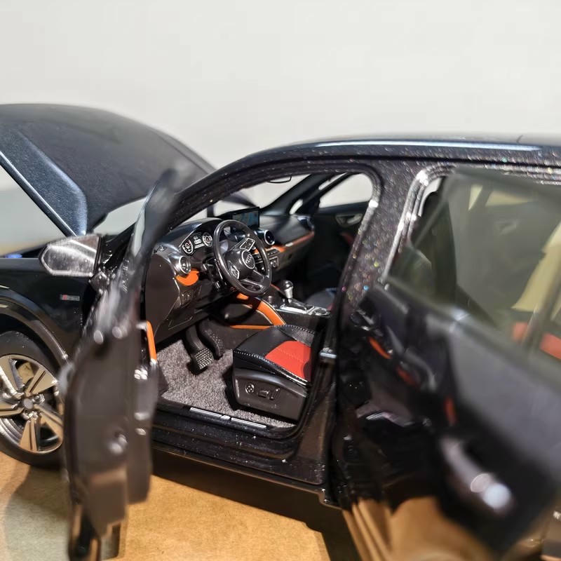 1:18 Audi Q2L Diecast Model Car