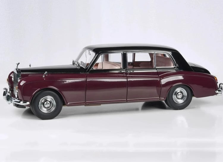 Rolls-Royce Phantom V 1:18 Diecast Model by Kyosho (Luxury Classic Edition – Full Open Display)