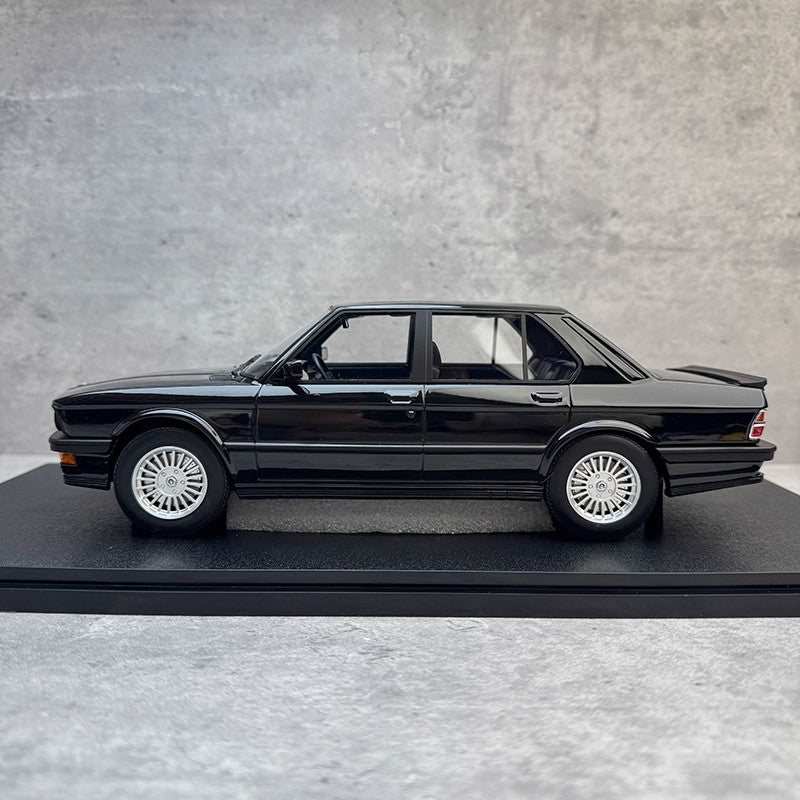 Qriginal 1:18 BMW M5 Resin Collectible Model Car – YX car model