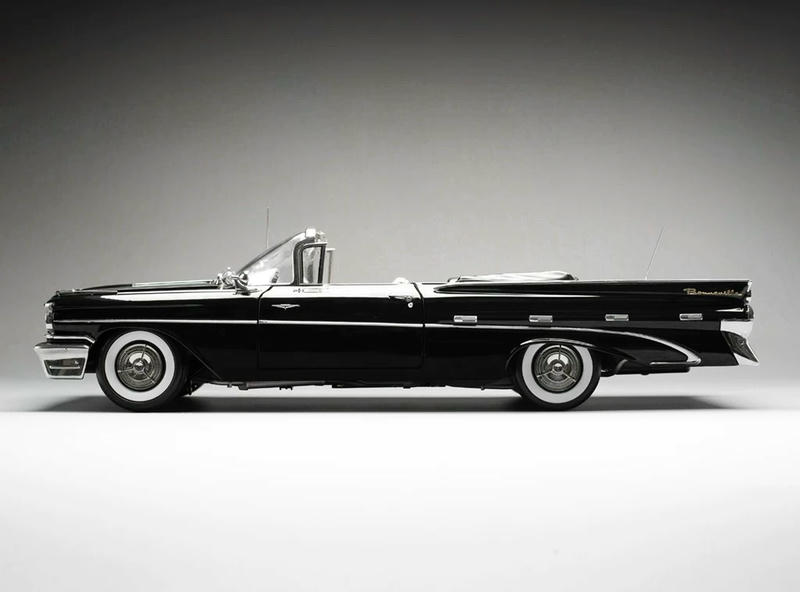 SunStar 1:18 1959 Pontiac Bonneville Platinum Edition Diecast Model