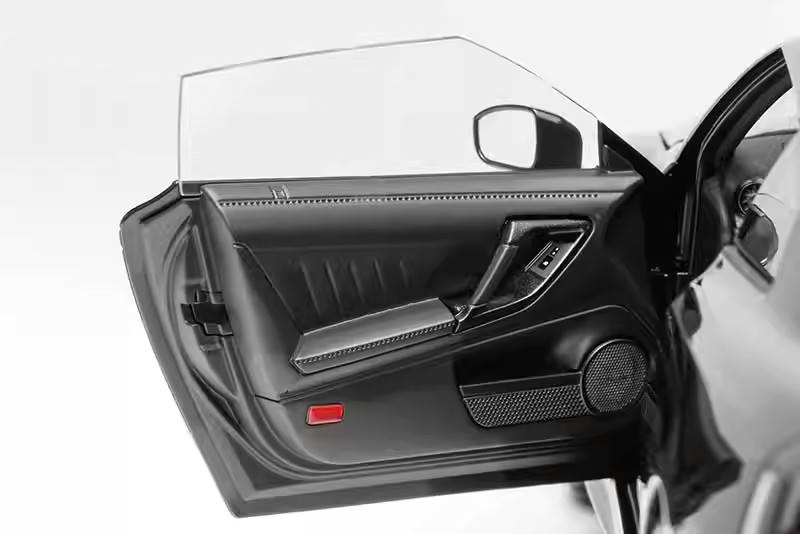 MotorHelix 1:18 Nissan GT-R (R35) Track Edition