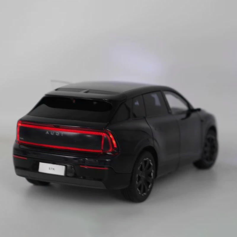 Original SAIC Audi AUDI E7X 1:18 Diecast Model Car