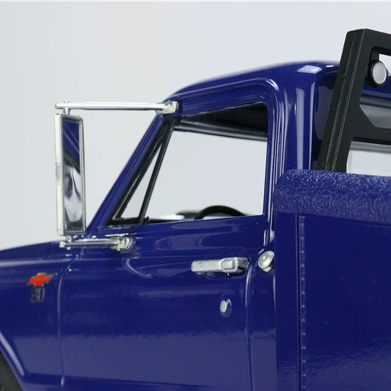 ACME 1:18 1967 Chevrolet C-30 Ramp Truck Diecast Model