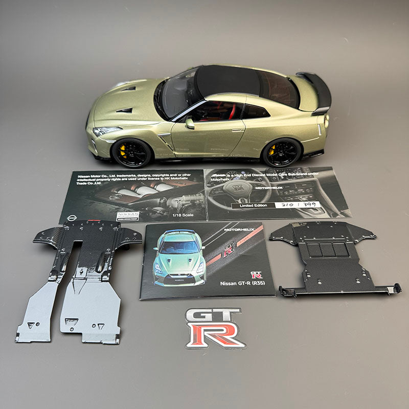 MotorHelix 1:18 Nissan R35 GT-R Diecast Car — Emerald Green