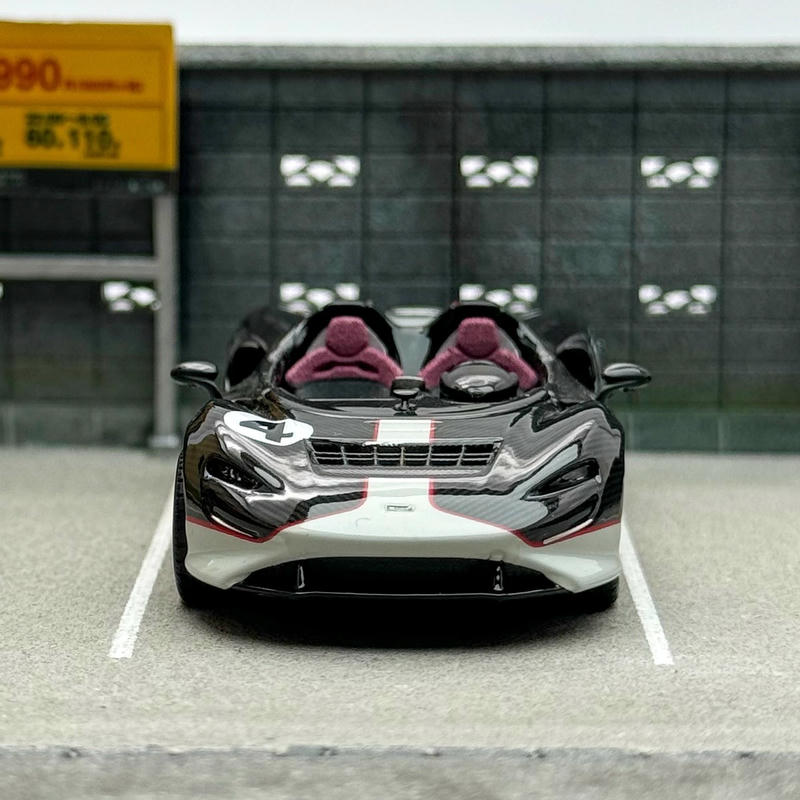 LCD Model 1:64 McLaren ELVA Diecast Car