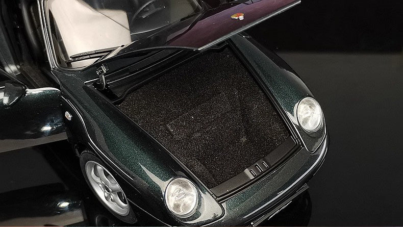 AUTOart 1:18 Porsche 911 (993) Carrera Diecast Car Model