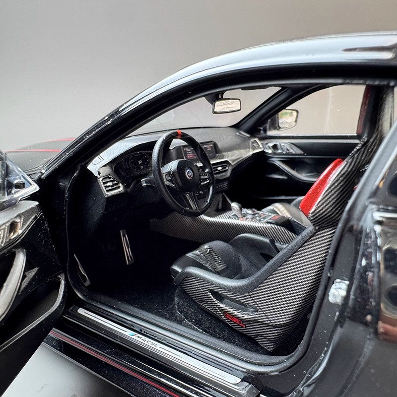 Minichamps 1:18 BMW M4 CSL G82 Diecast Model Car