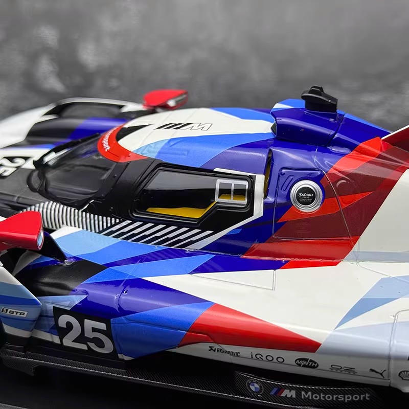 MINICHAMPS 1:18 BMW M HYBRID V8 LMDh Race Car Model