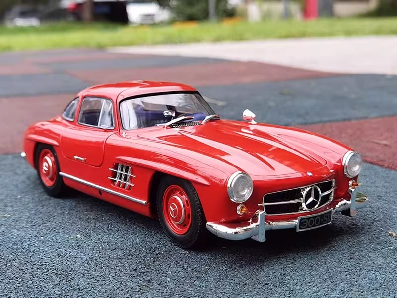 Minichamps 1:18 Mercedes-Benz 300SL W198 1954 “Gullwing” Diecast