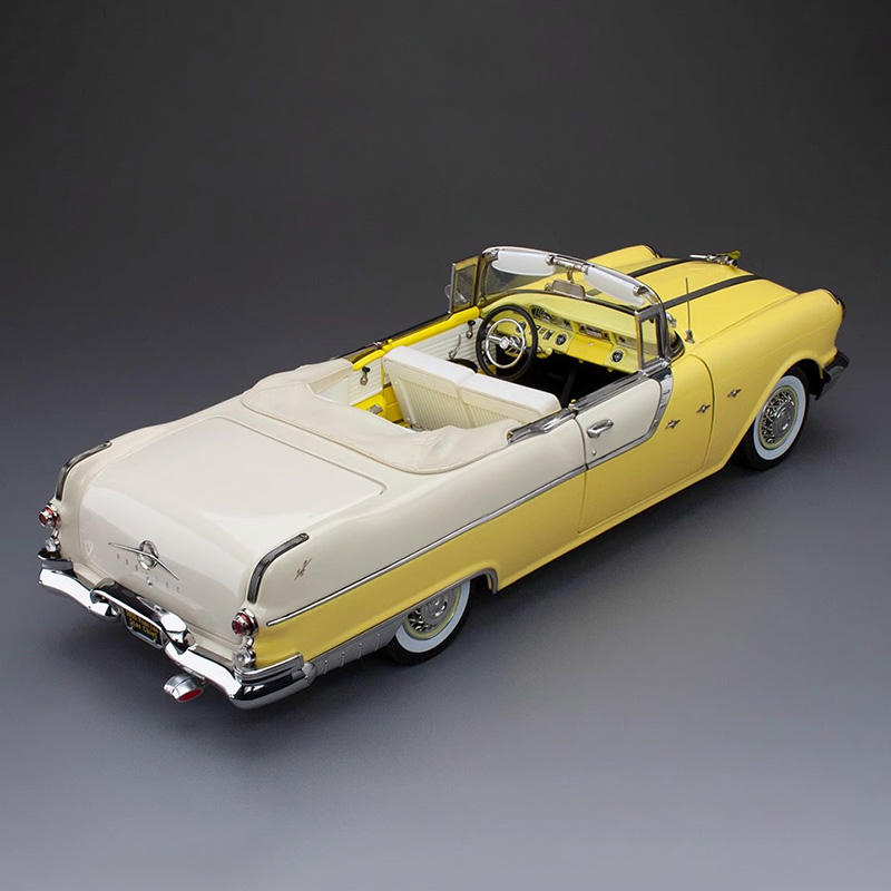 SunStar 1:18 1955 Pontiac Star Chief Diecast Model