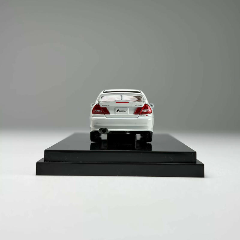 MotorHelix 1:64 Mitsubishi Lancer Evolution IV GSR Diecast Model