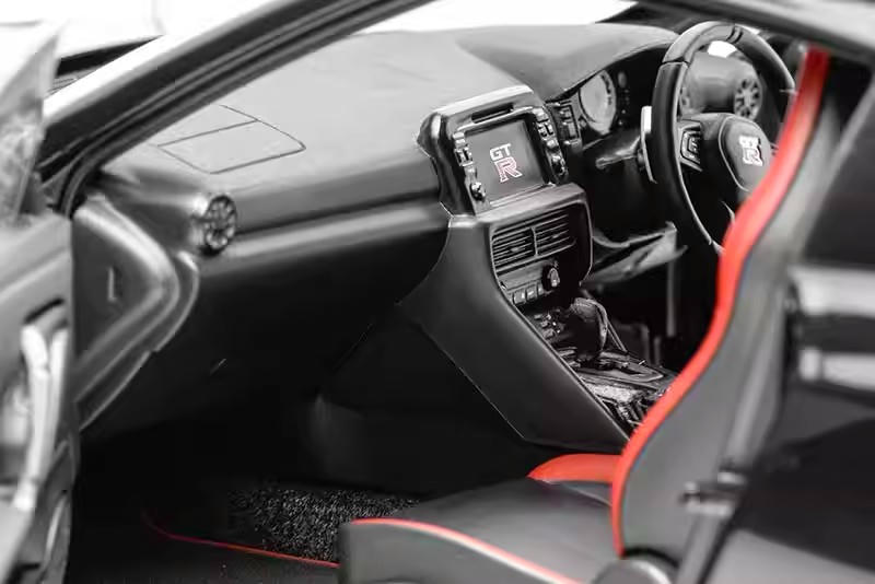 MotorHelix 1:18 Nissan GT-R (R35) Track Edition