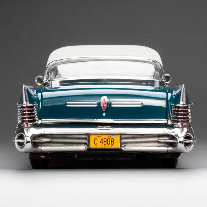 SunStar 1:18 Buick Limited Riviera Coupe 1958 Diecast Model Car