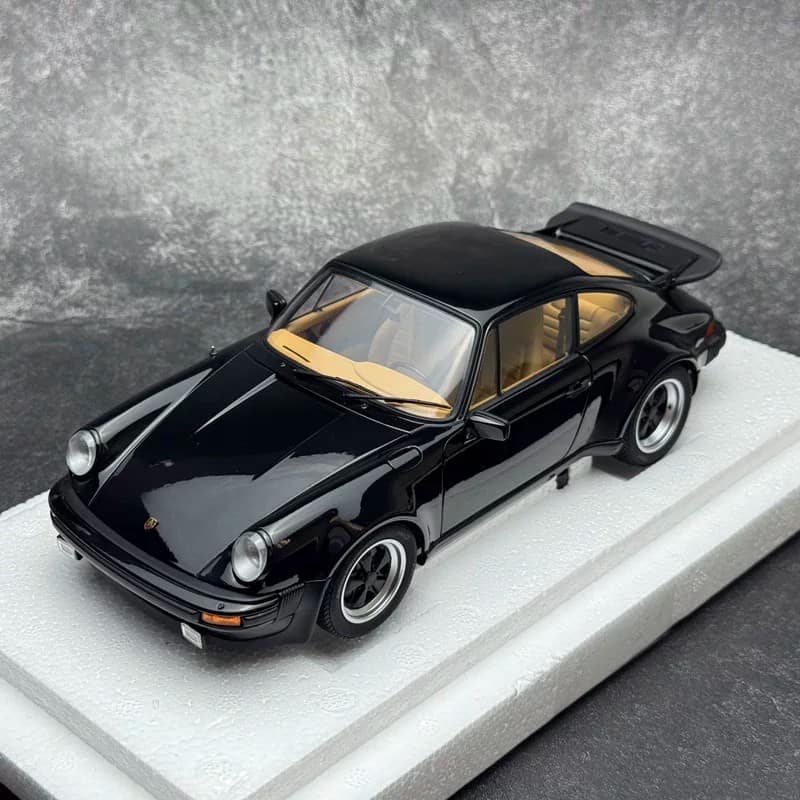 AUTOart 1:18 Porsche 911 (930) Turbo 3.0 Diecast Model Car